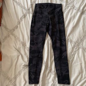 Dark Camo Legging